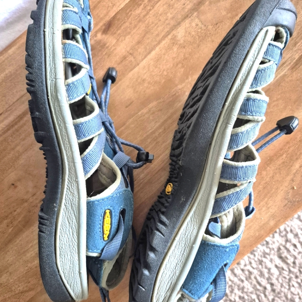 Woman's KEEN "Whisper" Camp/Hiking Sandal - Picture 3 of 5